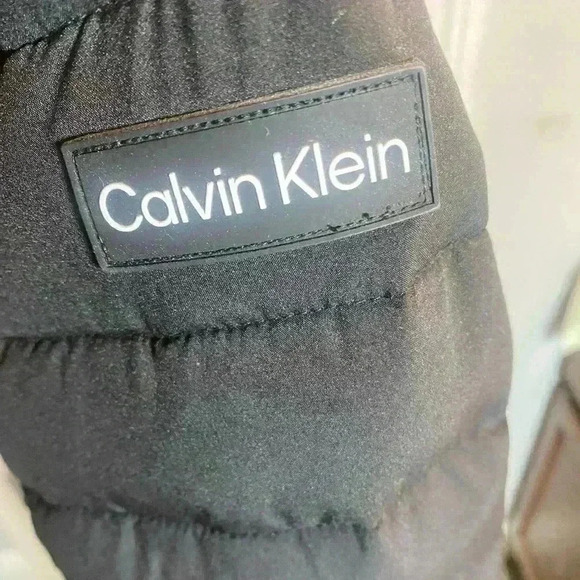 Ladies Calvin Klein puffed coat with hood in black. - Picture 8 of 8